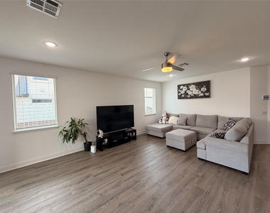 18017 Stefano Dr - Photo Thumbnail 7