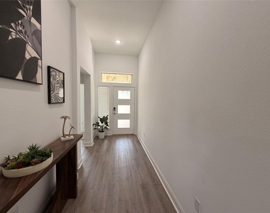 18017 Stefano Dr - Photo Thumbnail 8