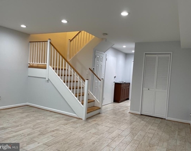 61 G Street Sw - Photo Thumbnail 6