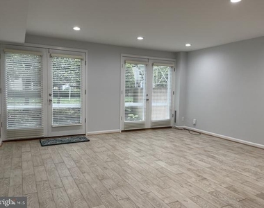 61 G Street Sw - Photo Thumbnail 2