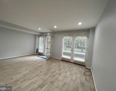 61 G Street Sw - Photo Thumbnail 3