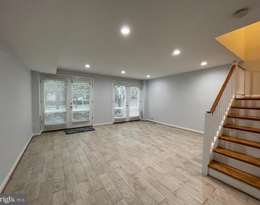 61 G Street Sw - Photo Thumbnail 5