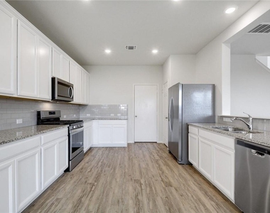 121 Nettletree Dr - Photo Thumbnail 8