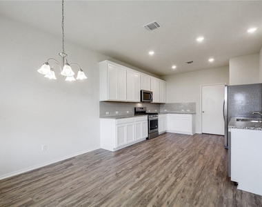 121 Nettletree Dr - Photo Thumbnail 7