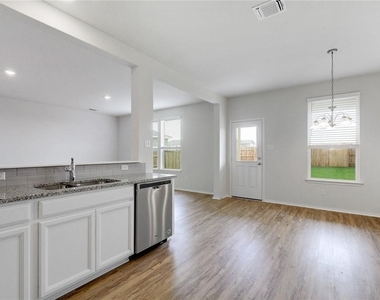 121 Nettletree Dr - Photo Thumbnail 10