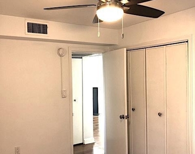 3819 Davis Place Nw - Photo Thumbnail 5
