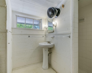 2304 Longview St - Photo Thumbnail 21