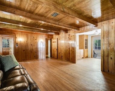2304 Longview St - Photo Thumbnail 6