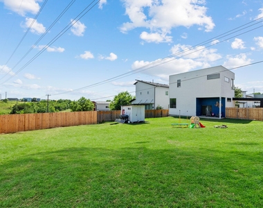 5809 Toscana Ave - Photo Thumbnail 3