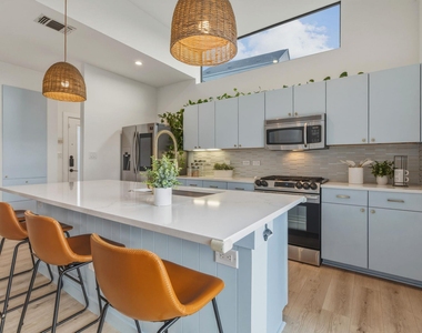 5809 Toscana Ave - Photo Thumbnail 8