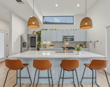 5809 Toscana Ave - Photo Thumbnail 4