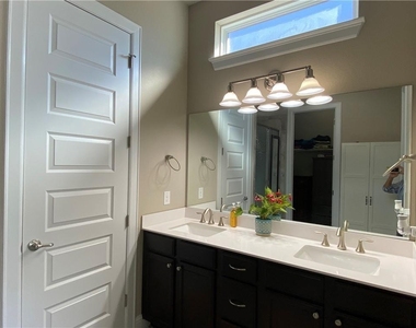 2905 Waterson St - Photo Thumbnail 13