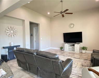 2905 Waterson St - Photo Thumbnail 25