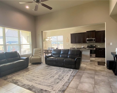 2905 Waterson St - Photo Thumbnail 24
