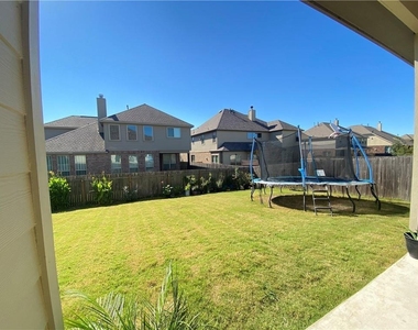 2905 Waterson St - Photo Thumbnail 20