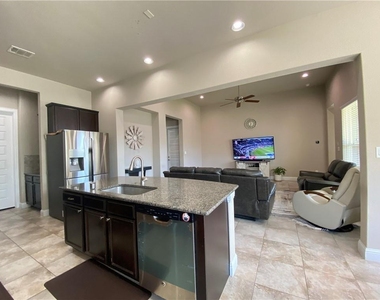 2905 Waterson St - Photo Thumbnail 16