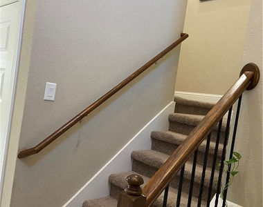 2905 Waterson St - Photo Thumbnail 4