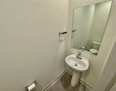 10210 Criswell Rd - Photo Thumbnail 10