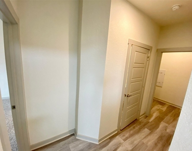 10210 Criswell Rd - Photo Thumbnail 9