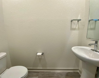 10210 Criswell Rd - Photo Thumbnail 11