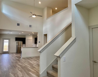 10210 Criswell Rd - Photo Thumbnail 3