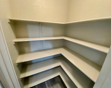 10210 Criswell Rd - Photo Thumbnail 8
