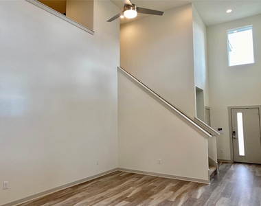 10210 Criswell Rd - Photo Thumbnail 4