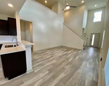 10210 Criswell Rd - Photo Thumbnail 5