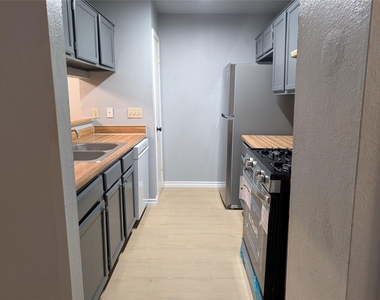 613 Greenlawn Blvd - Photo Thumbnail 3