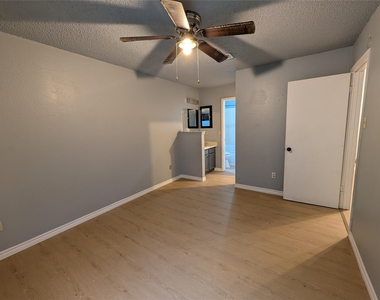 613 Greenlawn Blvd - Photo Thumbnail 7