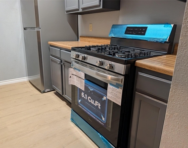 613 Greenlawn Blvd - Photo Thumbnail 4