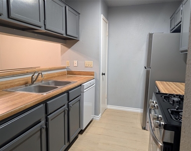 613 Greenlawn Blvd - Photo Thumbnail 2