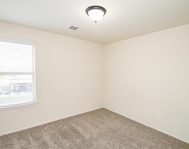 317 Noddy Rd - Photo Thumbnail 15
