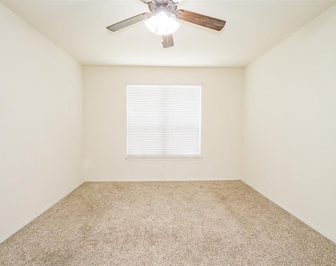 317 Noddy Rd - Photo Thumbnail 6