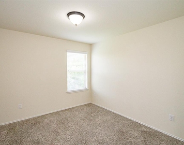 317 Noddy Rd - Photo Thumbnail 13