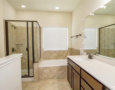 317 Noddy Rd - Photo Thumbnail 9