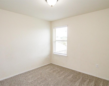 317 Noddy Rd - Photo Thumbnail 16