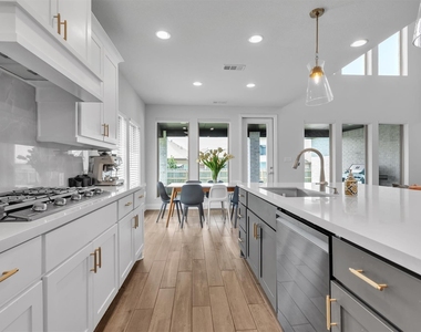 113 Lenera Dr - Photo Thumbnail 8