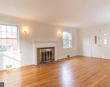 1667 Primrose Road Nw - Photo Thumbnail 3
