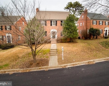 1667 Primrose Road Nw - Photo Thumbnail 2