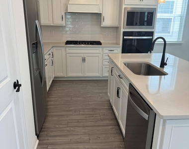 236 Hawthorn Park Circle - Photo Thumbnail 16