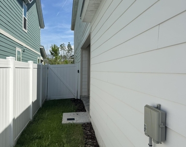 236 Hawthorn Park Circle - Photo Thumbnail 3