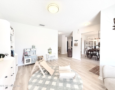 1078 Celebrant Drive - Photo Thumbnail 8