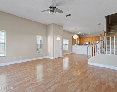 819 6th Avenue S - Photo Thumbnail 4