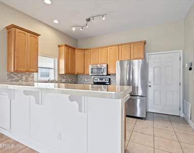 819 6th Avenue S - Photo Thumbnail 12