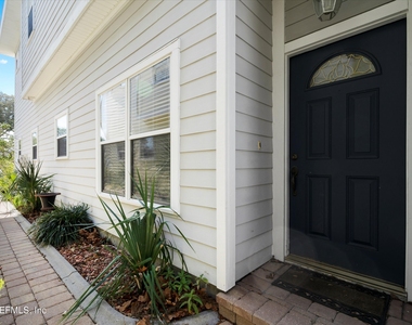 819 6th Avenue S - Photo Thumbnail 2