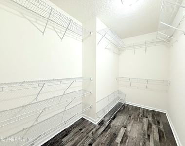 7838 Meadow Walk Lane - Photo Thumbnail 16