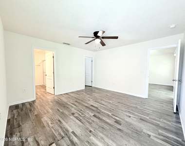 7838 Meadow Walk Lane - Photo Thumbnail 15