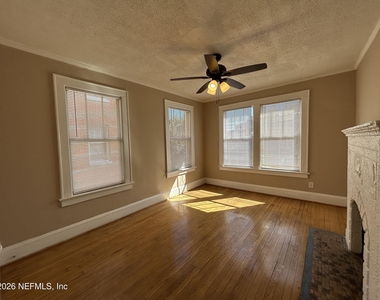 2623 College Street - Photo Thumbnail 2