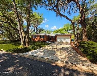 10135 Lakeview Road W - Photo Thumbnail 1